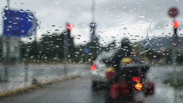 Καιρός σήμερα 26/6: Βροχές και πτώση θερμοκρασίας - Η αναλυτική πρόγνωση της ΕΜΥ