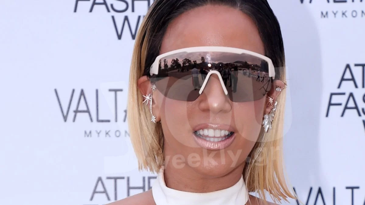 Σχεδόν αγνώριστη - Η εντυπωσιακή εμφάνιση της Κατερίνας Στικούδη στην 32η Athens Fashion Week