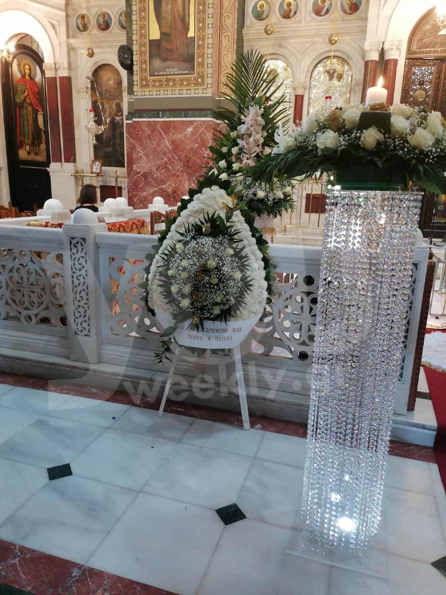 Κηδεία Γιάννη Φλωρινιώτη: Με στρας ο στολισμός της εκκλησίας - Τι γράφει επάνω το στεφάνι της κόρης του, Αννούλας (Αποκλειστικό!)