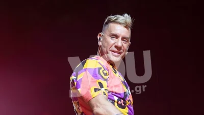 Η μαμά του με κοντό αγορέ μαλλί & ο μπαμπάς του με φλοράλ πουκάμισο - Στο πλευρό του Γιώργου Μαζωνάκη οι γονείς του