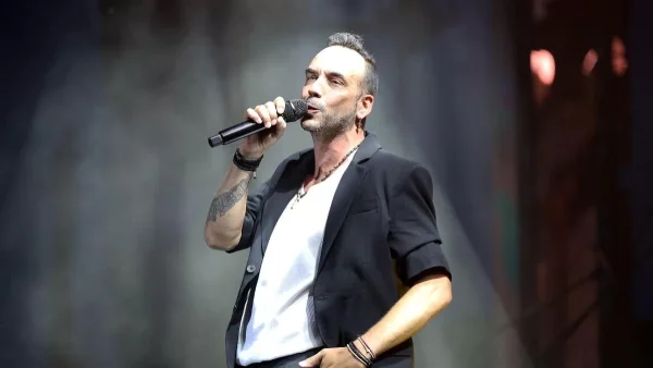 Συναυλία Μουζουράκη Θέατρο Άλσος: Η λαμπερή εμφάνιση της εγκυμονούσας Μαριλού Κόζαρη