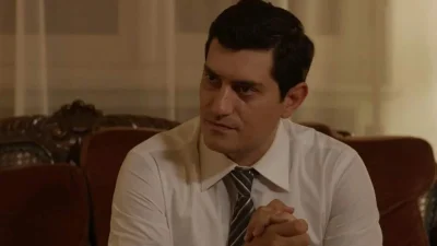 Ο Παράδεισος των κυριών: Μια αποβολή και μια δολοφονία - Τον πνίγει σφίγγοντας μια ζώνη στο λαιμό του