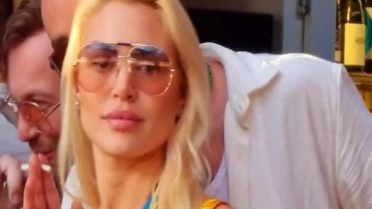 Εκείνη ασυνόδευτη στο νησί, εκείνος με τη νέα του σύντροφο - Βίντεο ντοκουμέντο από τα σοκάκια της Μυκόνου με Παναγιώταρου & Γιαννόπουλο