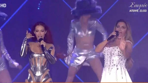 Mad VMA 2023: Ελένη Φουρέιρα και Έλενα Παπαρίζου φιλήθηκαν στο στόμα (Βίντεο)