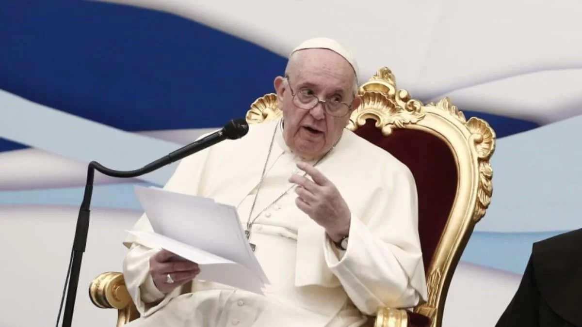 Εσπευσμένα στο νοσοκομείο ο Πάπας Φραγκίσκος