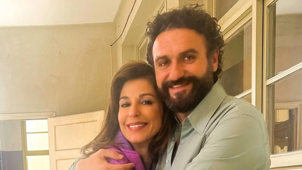 Ο Μελέτης ξέσπασε σε κλάματα & η Παπουτσάκη σκούπιζε τα μάτια της - Μεγάλη συγκίνηση στο τελευταίο γύρισμα της σειράς ''Τα καλύτερα μας χρόνια'' (Βίντεο)