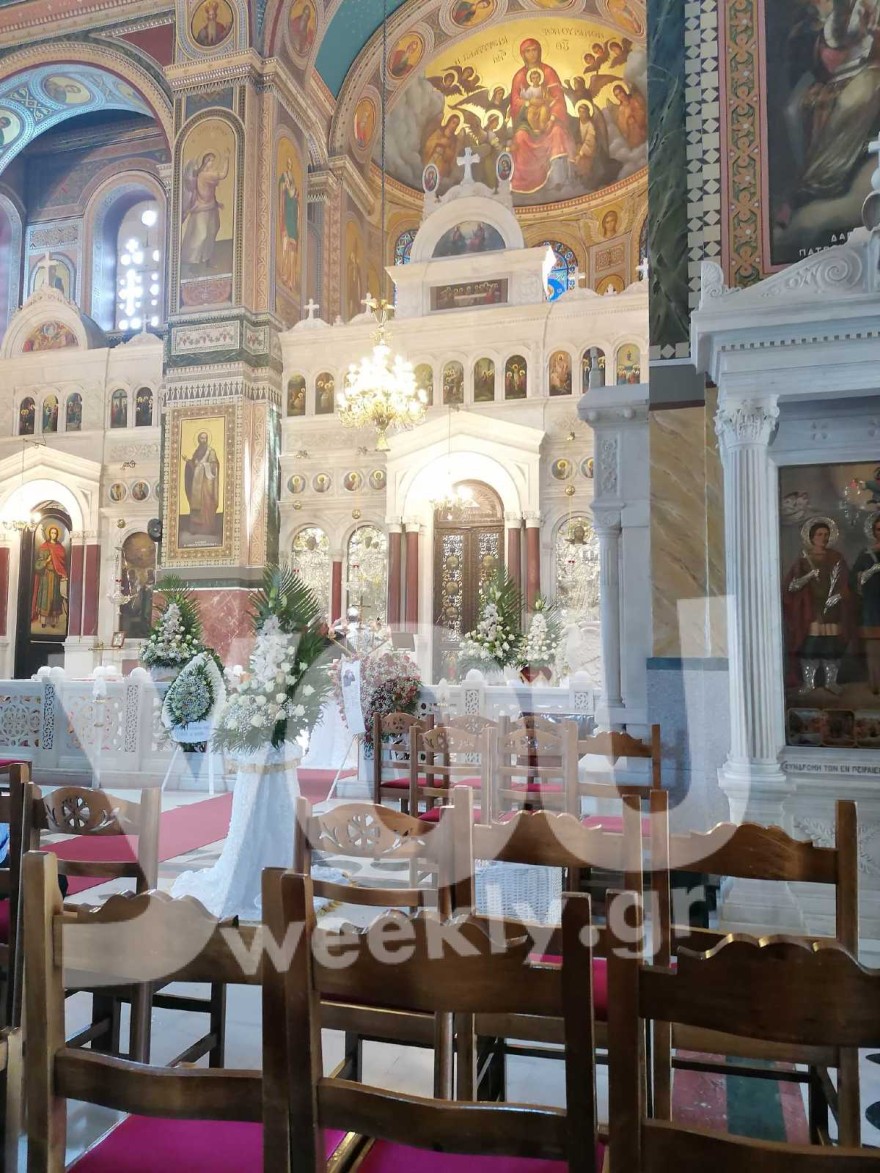 Κηδεία Γιάννη Φλωρινιώτη: Οι πρώτες φωτογραφίες - Τι γράφει επάνω το στεφάνι της κόρης του, Αννούλας (Αποκλειστικό!)