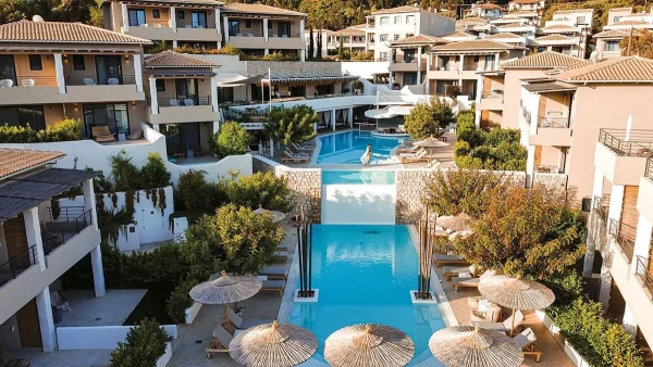 Crystal Waters: Το πολυτελές νησιώτικο καταφύγιο γαστρονομικού υψηλού επιπέδου