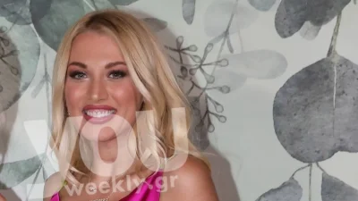 Ανέβασε τη θερμοκρασία - Με  εντυπωσιακό φλοράλ μπικίνι η Σπυροπούλου σε κοσμική παραλία της Αθήνας