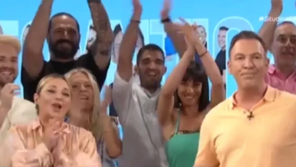 Έπεσε αυλαία για το Στούντιο 4 - Φανερά συγκινημένη η Νάνσυ Ζαμπέτογλου στο μεγάλο αντίο