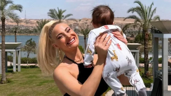 Ξετρελαμένη η Ιωάννα Τούνη - Ο γιος της κάνει τα πρώτα του βηματάκια (Βίντεο)