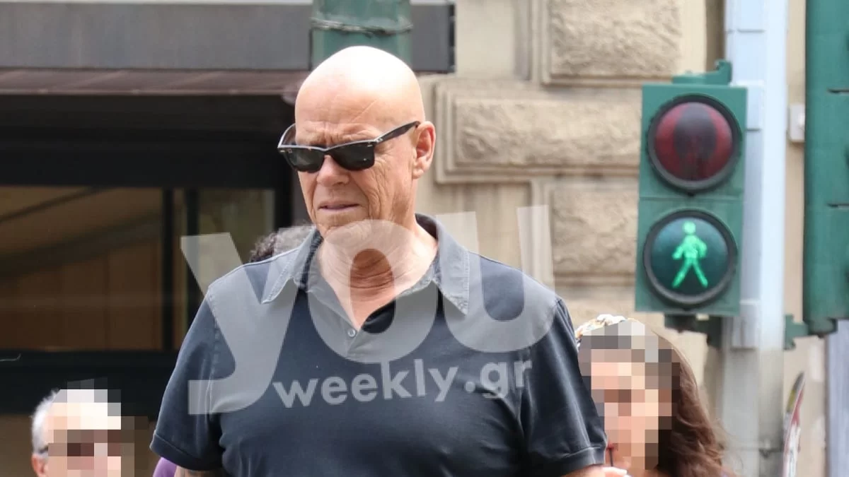 Δεν της άφηνε λεπτό το χέρι  - Οι τρυφερές κινήσεις του Καλημέρη στη μοναχική βόλτα με την μικρή Έιντα