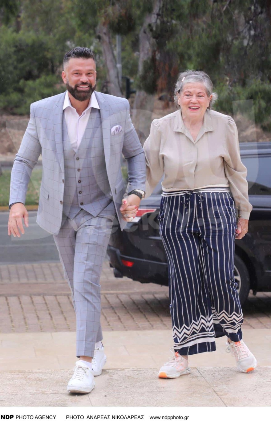 Βάπτιση κόρης Κώστα Σόμμερ: Παραμυθένιο και λιλά το φόρεμα που επέλεξε η Βαλεντίνη Παπαδάκη (Αποκλειστικό Youweekly.gr)