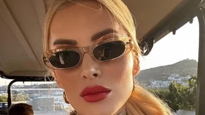 Φαντασμαγορική η θέα από το ξενοδοχείο που μένει στη Μύκονο - Το αψεγάδιαστο κορμί της Καινούργιου με ιδιαίτερο μαγιό