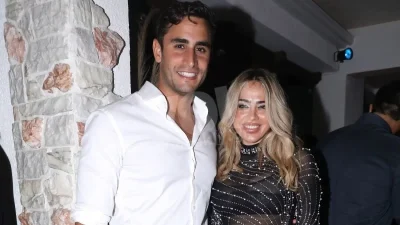 To ''καυτό'' βίντεο με το Μάριο Καπότση να αλλάζει πουκάμισα - Μαυρισμένος με έντονους κοιλιακούς