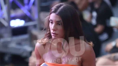 Survivor all star: Με τσιγάρα και κινητό στα χέρια - Εντυπωσιακή η Μαριαλένα Ρουμελιώτη με mini πορτοκαλί φόρεμα