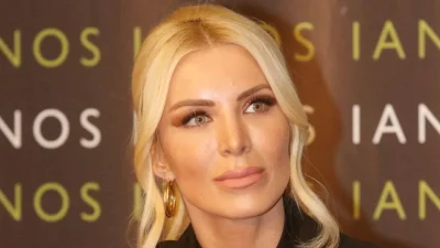 Κούκλος και μελαχρινός - Το πρόσωπο με το οποίο περνάει τις διακοπές της η Καινούργιου στη Μύκονο