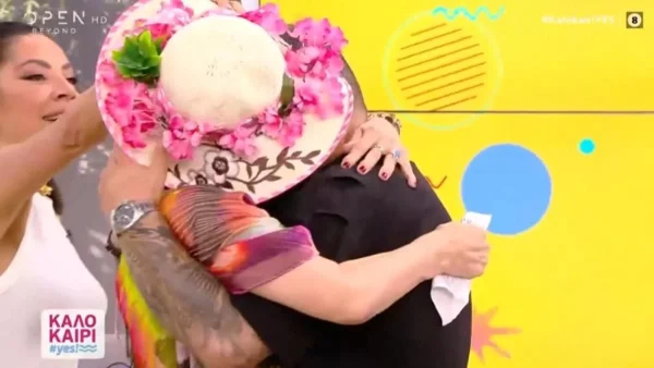 Καλοκαίρι Yes: «Με ένα παθιασμένο φιλί στο στόμα» - Ο απρόσμενος χαιρετισμός Ιωαννίδου με Τριαντάφυλλο