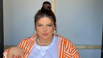 Δανάη Μπάρκα: Η ηλιοκαμένη φωτογραφία από την Σέριφο και η εκλεκτή παρέα της