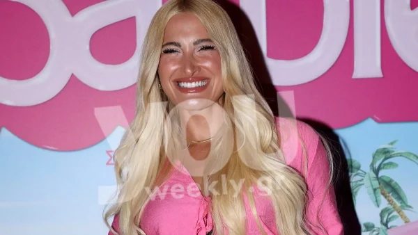 Δε σταματάει πουθενά παρά τα αρνητικά σχόλια - Η στιγμή που η Τούνη διακόπτει τη γυμναστική για να θηλάσει (Βίντεο)