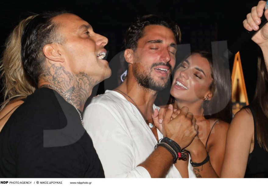 Συναισθηματικά φορτισμένος ο Σάκης Κατσούλης: Τα κλάματά του σε πάρτι των Survivors στο Romeo