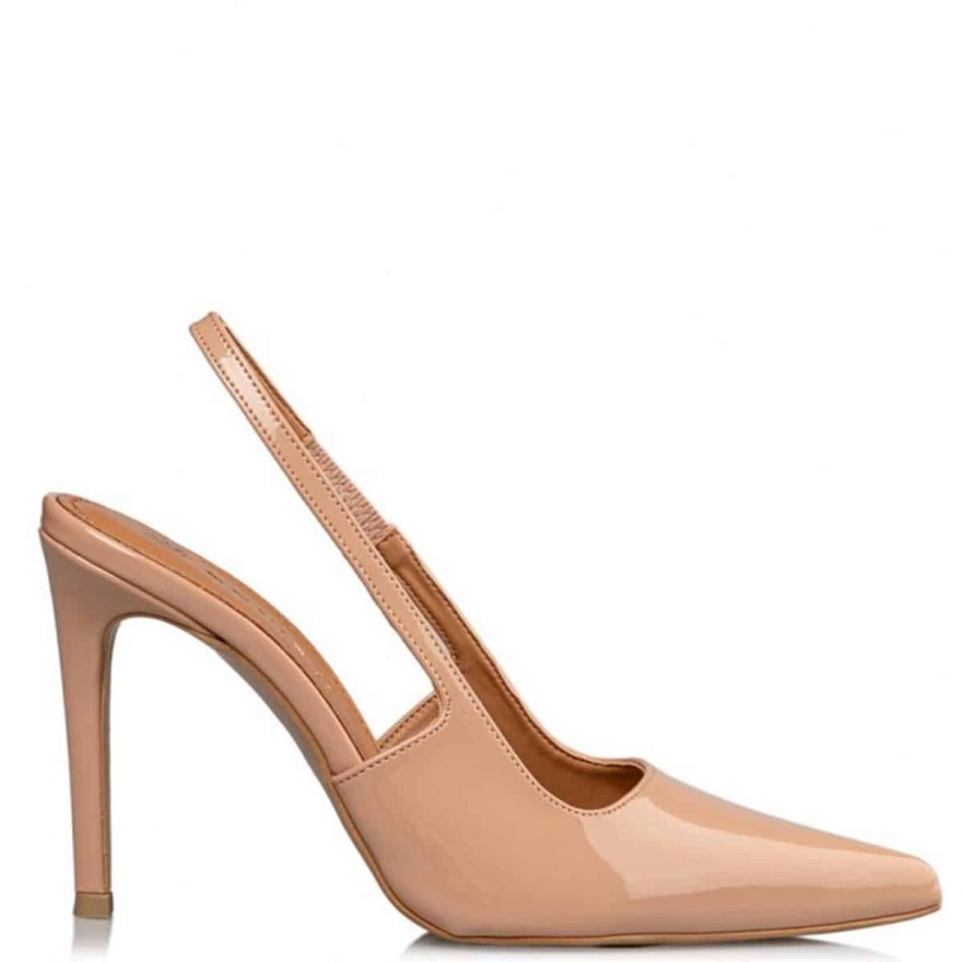 Αυτά είναι τα αγαπημένα παπούτσια των Ελληνίδων celebrities αυτό το καλοκαίρι