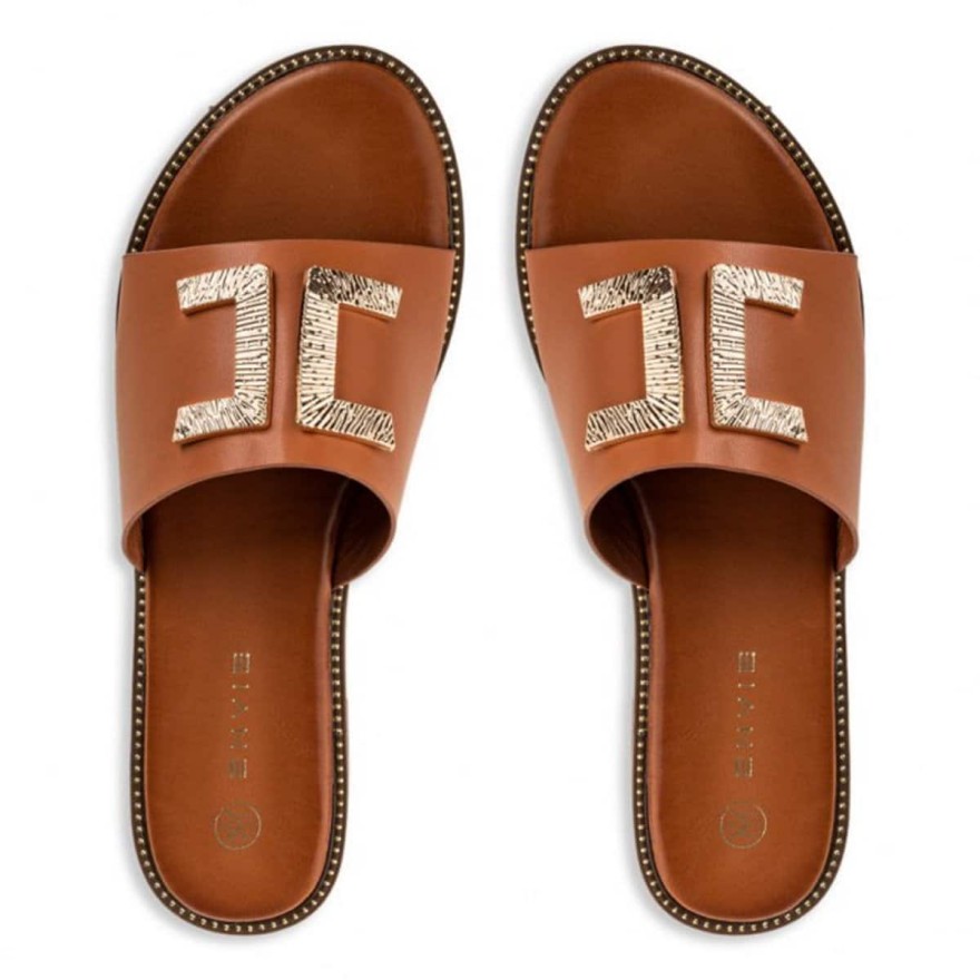 Αυτά είναι τα αγαπημένα παπούτσια των Ελληνίδων celebrities αυτό το καλοκαίρι