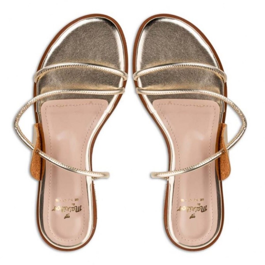 Αυτά είναι τα αγαπημένα παπούτσια των Ελληνίδων celebrities αυτό το καλοκαίρι