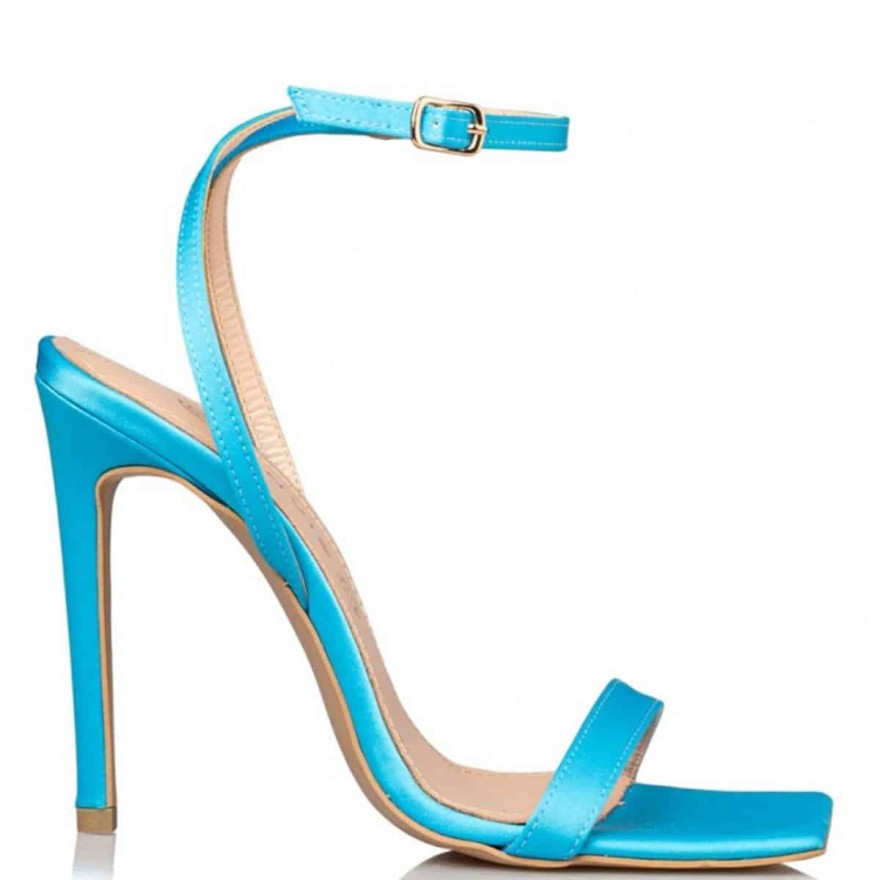 Αυτά είναι τα αγαπημένα παπούτσια των Ελληνίδων celebrities αυτό το καλοκαίρι