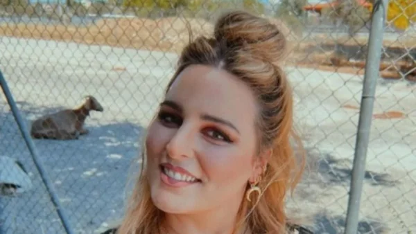 Ξεκίνησαν για τα καλά οι διακοπές της - Η φωτογραφία της Εβελίνας Νικόλιζα με ολόσωμο μαγιό σε παραλία της Κέρκυρας