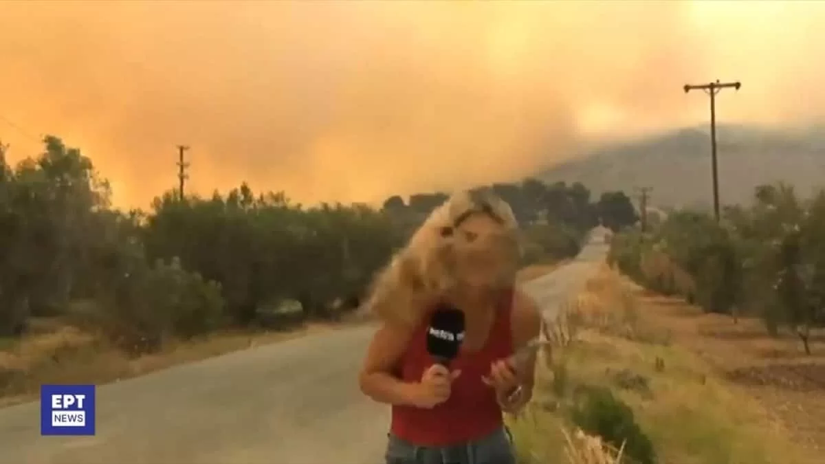 Φωτιά στη Ν. Αγχίαλο: Ανατριχίλα! Η στιγμή που ρεπόρτερ άρχισε να τρέχει μετά από έκρηξη λίγα μέτρα πίσω της