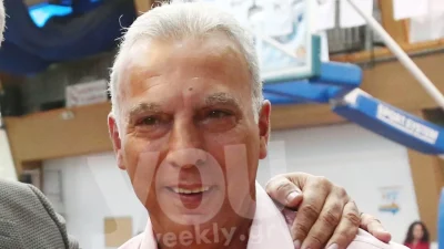 Nίκος Γκάλης: Αγνώριστος ο θρύλος του μπάσκετ σε πρόσφατη έξοδό του - Με βερμούδα και χαλαρό T-shirt