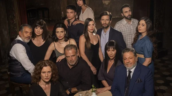 Γη της ελιάς: Τα νέα ζευγάρια της σεζόν - Οι νέοι έρωτες και χωρισμοί που θα μας καθηλώσουν