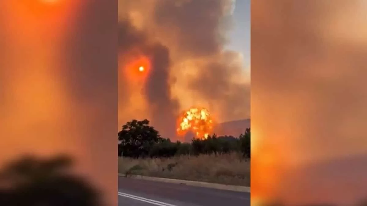 Φωτιά στη Νέα Αγχίαλο: «Μετά την είσοδο της φωτιάς στο στρατόπεδο ακούστηκαν εκρήξεις...» - Η ανακοίνωση της Πολεμικής Αεροπορίας