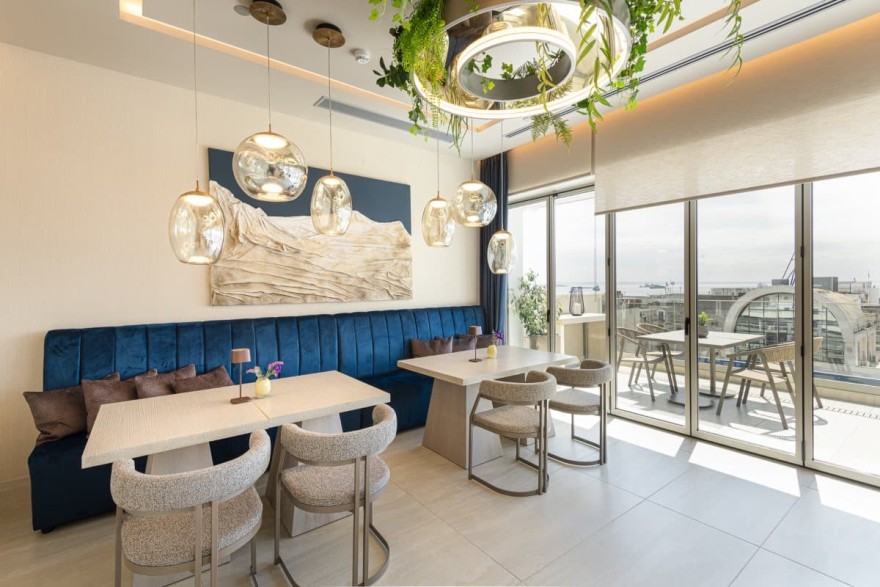 holliday inn level 9 pool