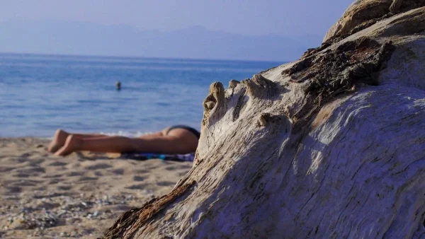 Καιρός σήμερα 23/7: Ταμπουρωθείτε στα σπίτια σας - Ποιες περιοχές θα «χτυπήσει» ο καύσωνας