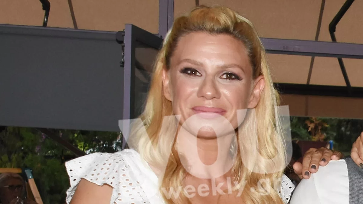 Απέραντο γαλάζιο, εκείνη και ο γιος της - Το καλλίγραμμο κορμί της Κατερίνας Καραβάτου με πολύ ιδιαίτερο μπικίνι