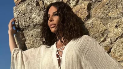 Με χρυσό μπικίνι στο ηλιοβασίλεμα η Κέλλυ Κελεκίδου - Πόζαρε στο φακό της κόρης της, Ελπινίκης