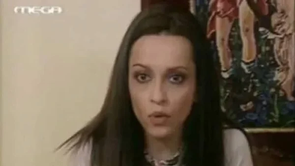 Από το κορίτσι με τα λεπτά φρύδια και τα μεγάλα μάτια σε κομψή δυναμική γυναίκα - Αγνώριστη η κόρη της Ζουμπουλίας από το Παρά Πέντε