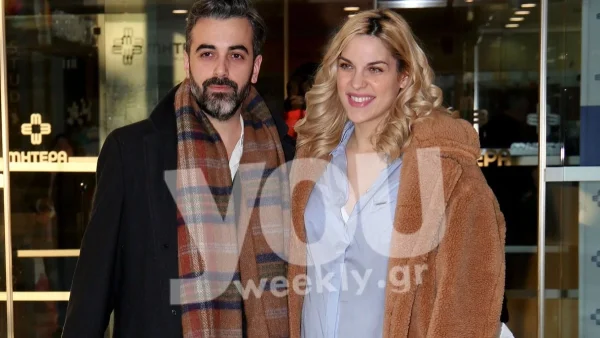 Έχασε όλα τα κιλά της εγκυμοσύνης - Απίστευτα αδυνατισμένη με κοιλιακούς η Γαστεράτου ένα χρόνο μετά τη γέννα της