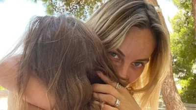 Με καφτάνι, καπέλο και σαγιονάρες - Θραύση έκανε στο Instagram η κόρη της Ελεονώρας Μελέτη, Αλεξάνδρα