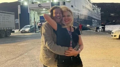 Ελένη Μενεγάκη - Ματέο Παντζόπουλος: Φωτογραφίες μέσα από το σπίτι τους στην Άνδρο! Έχει τζάκι στα υπνοδωμάτια και μεγάλο κήπο για το μποστάνι της