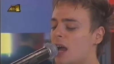 Πέταξε τα μικρόφωνα & έπιασε τις ενέσεις και τα χειρουργεία - Ανανεωμένος με τα ίδια μαλλιά και βλέμμα ο Νίκος Μίχας 21 χρόνια μετά το Fame Story