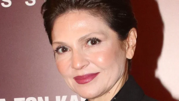 Η Ταμίλα Κουλίεβα στην Σαντορίνη: Η topless φωτογραφία που ανέβασε στο Instagram