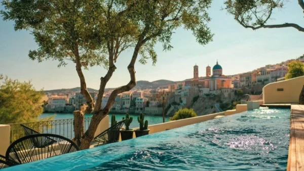 Διακοπές στη Σύρο: Διαχρονική αρχοντιά και μοναδικές εμπειρίες φιλοξενίας σε ένα ειδυλλιακό περιβάλλον