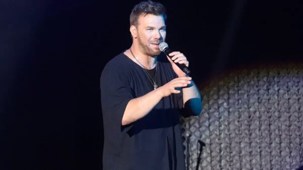 Ιωάννα Σαρρή: Τι φόρεσε στην συναυλία του Γιώργου Σαμπάνη στο Θέατρο Άλσος