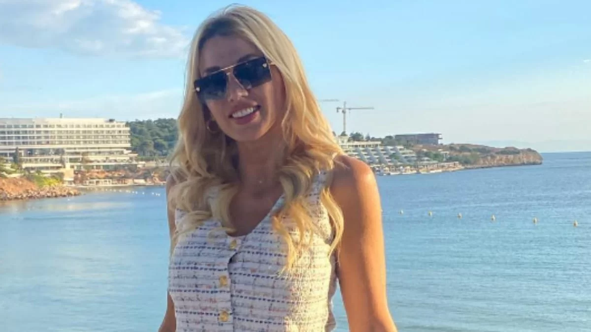 Καστανόξανθη με ίδια μάτια και χαμόγελο - Συγκλονιστική η ομοιότητα της Σπυροπούλου με τη μικρή της αδερφή