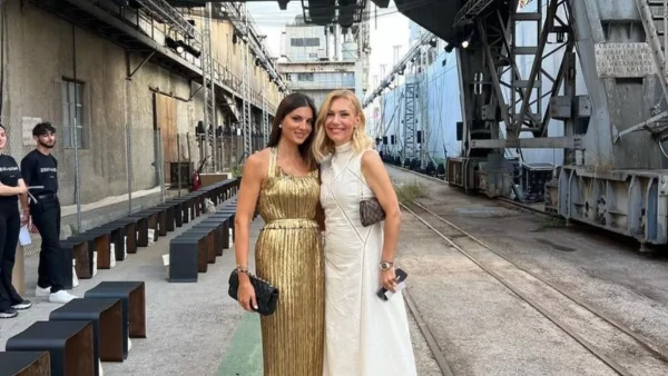 Τίνα Μεσσαροπούλου: Με ροζ μπικίνι στην παραλία η συνεργάτιδα της Σταματίνας Τσιμτσιλή