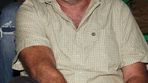 «Κρίμα!» - Θύελλα αντιδράσεων με την φωτογραφία γνωστού Έλληνα ηθοποιού με το γκαζάκι στο δάσος