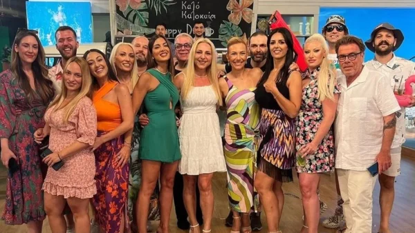 Παντρεύτηκε συνεργάτιδα της Σταματίνας Τσιμτσιλή - Η φωτογραφία με τη νύφη και το ονειρικό νυφικό της